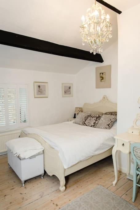 1800 Period Grade 2 Listed Cottage Addingham Exteriör bild